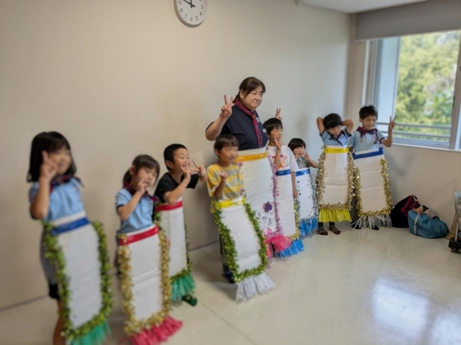 屋内, 人, グループ, テーブル が含まれている画像

自動的に生成された説明